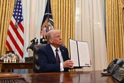 250126071000-trump.jpg