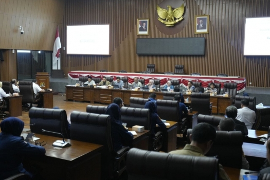 260719153450-komis.jpg